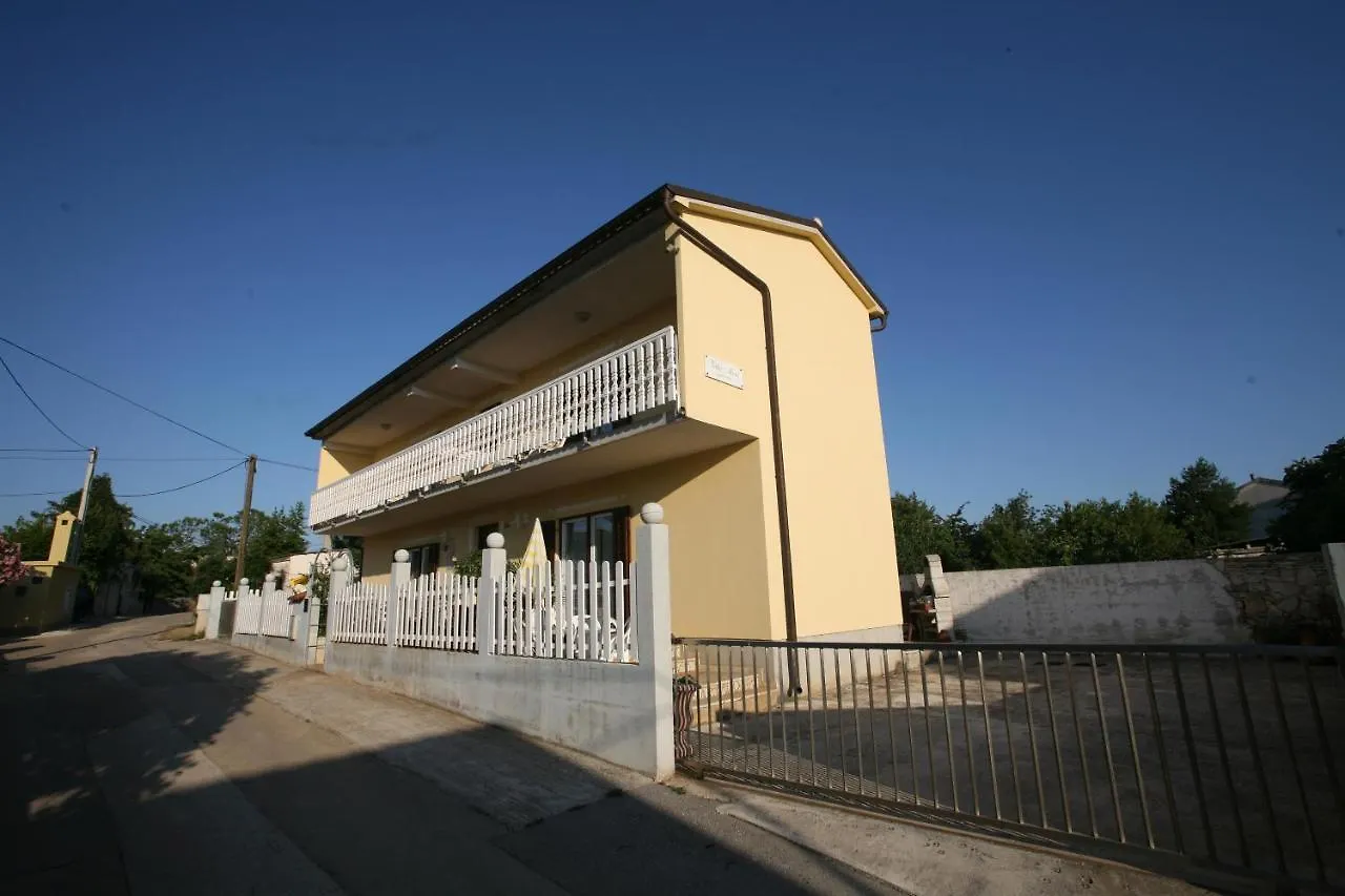 Apartments Villa Meri Ližnjan