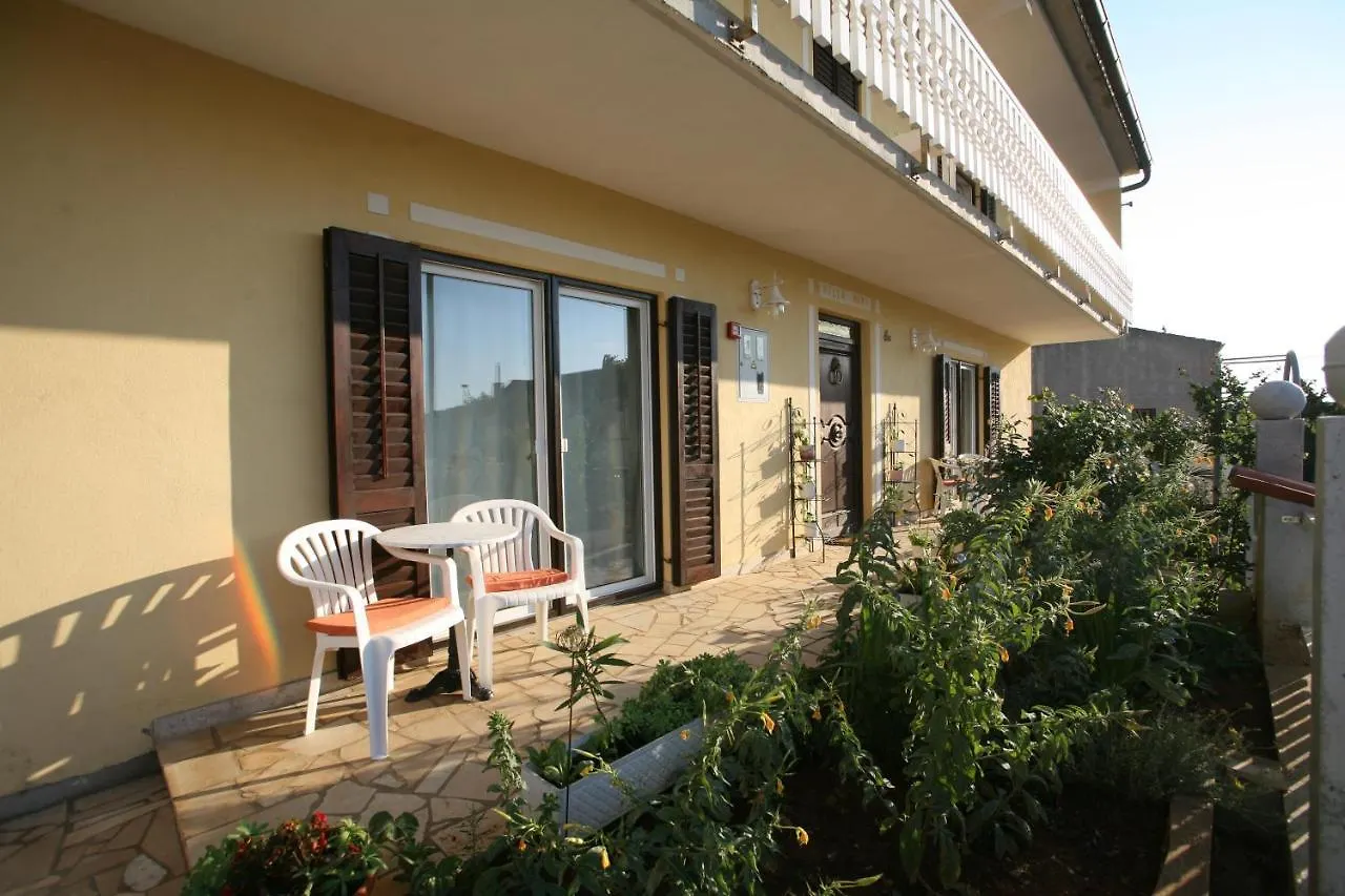 Maison d'hôtes Apartments Villa Meri Ližnjan