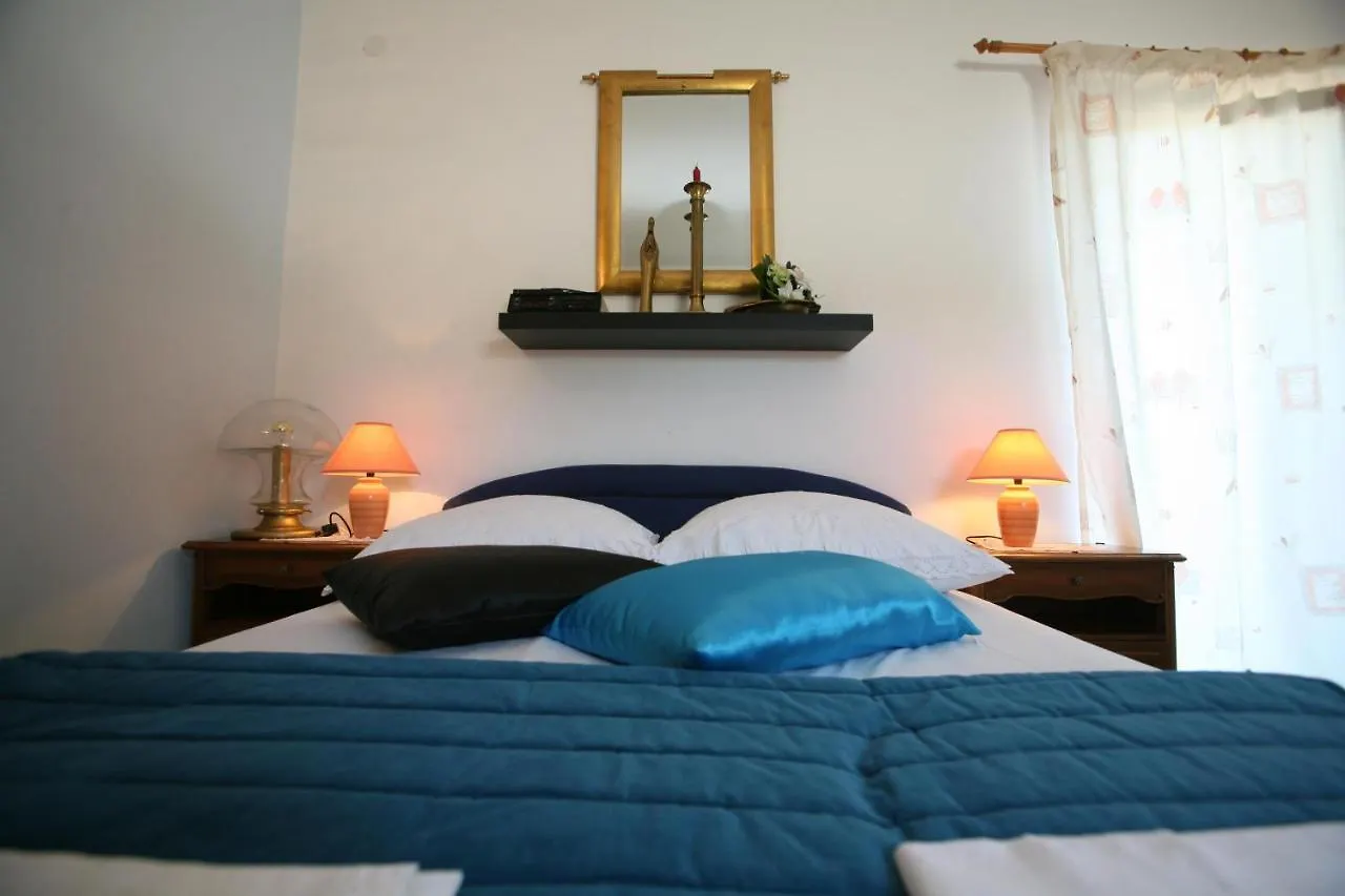 Apartments Villa Meri Ližnjan Maison d'hôtes